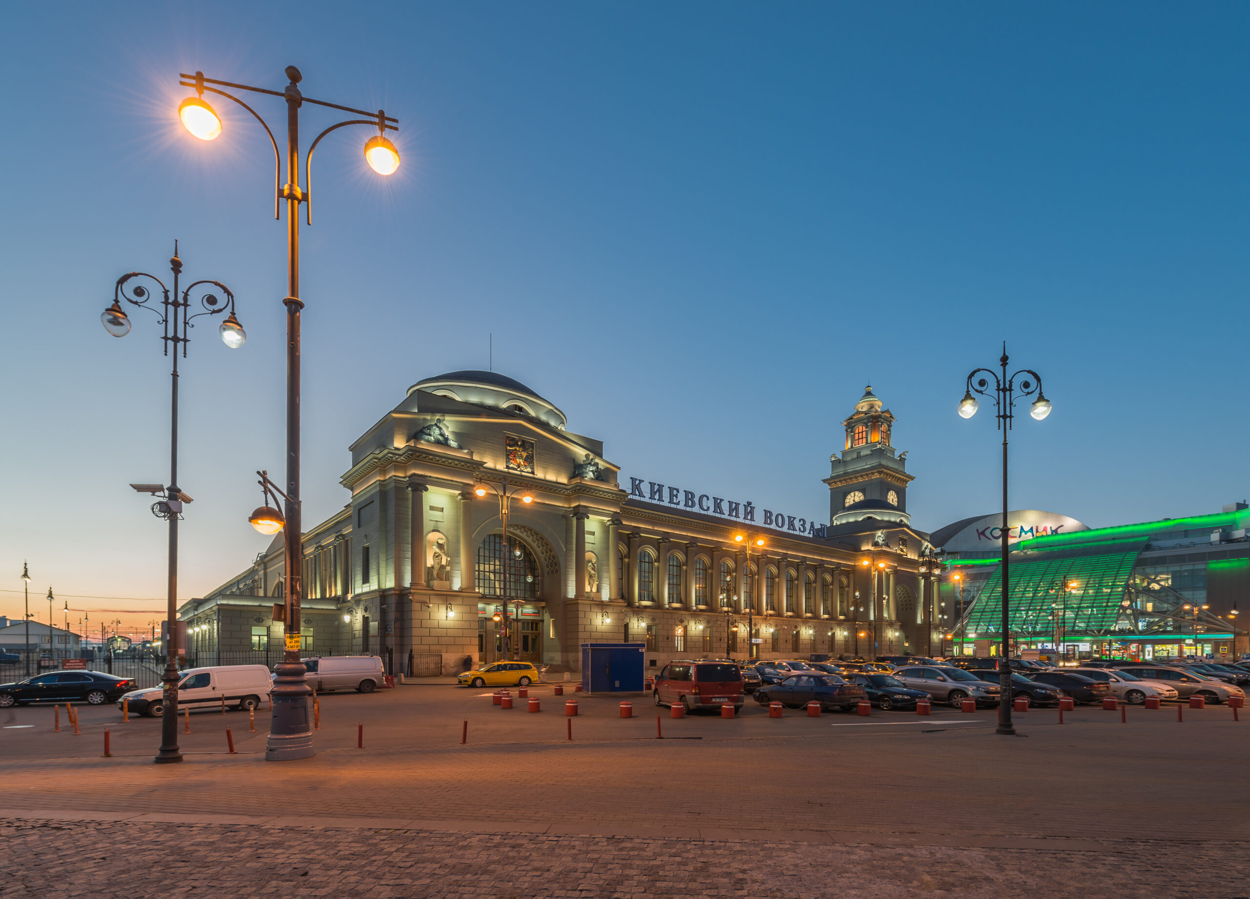 У Москві цієї ночі скасували всі авіарейси та евакуювали Київський вокзал