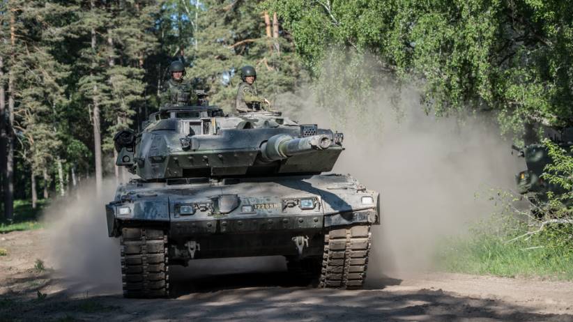 Швеція передала Україні десять танків Stridsvagn 122
