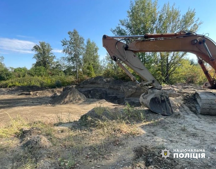 На Буковині затримали осіб, які незаконно видобували грвійно-піщану суміш