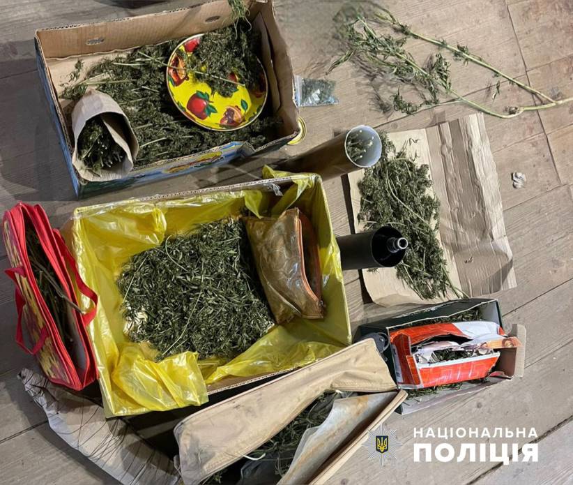 Поліціянти викрили буковинця, який незаконно зберігав наркотики у великих розмірах