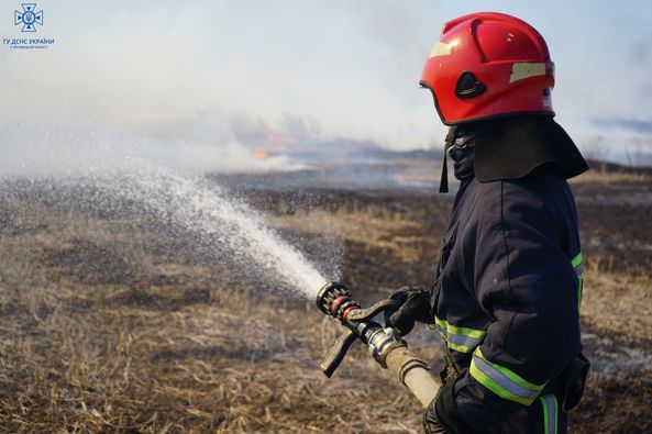 Горіло сміття та суха трава: на Буковині за минулу добу сталося 6 пожеж