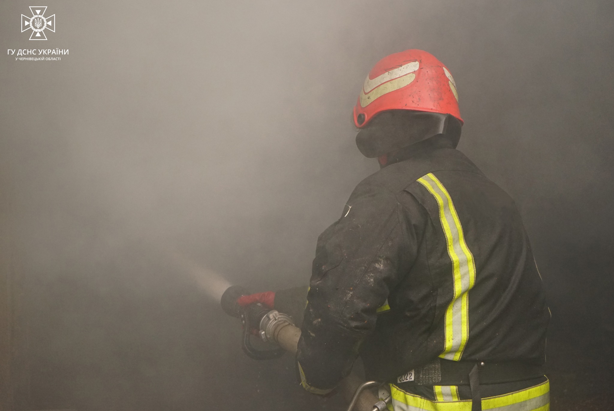 Горіли житловий будинок та стерня у полі: на Буковині сталося 5 пожеж