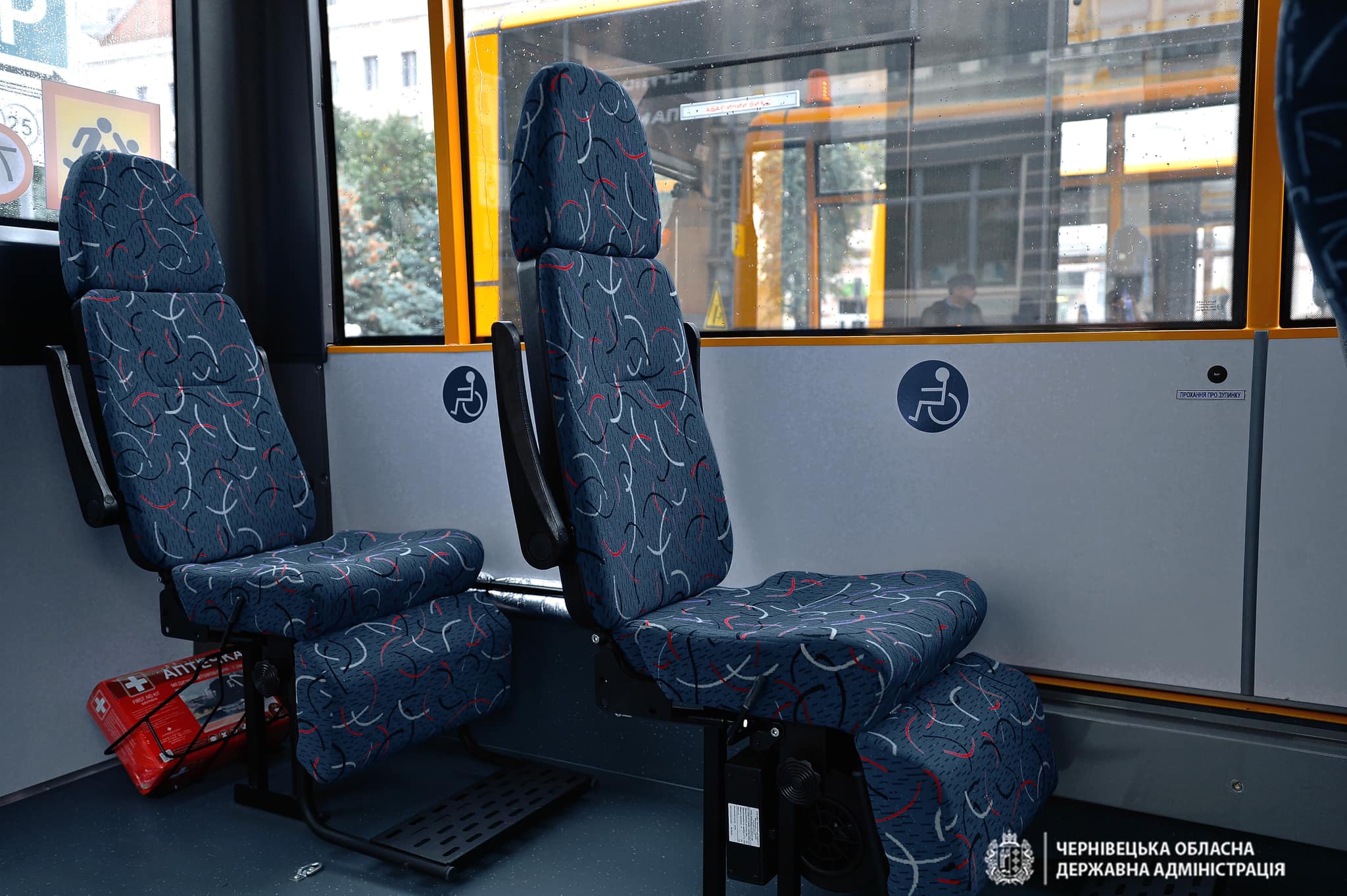 Буковинські громади отримали ще 6 нових інклюзивних автобусів