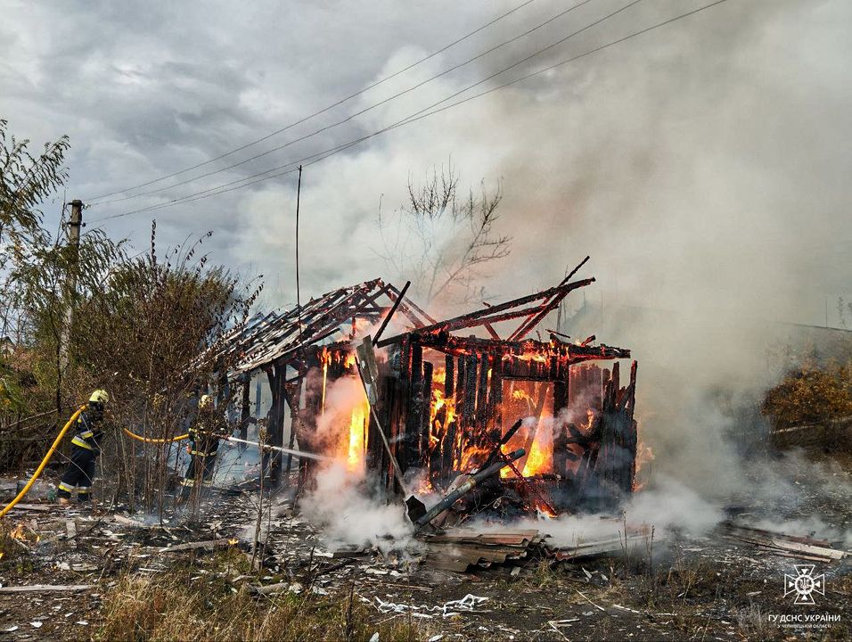 Горіли господарські будівлі та автомобіль: за минулу добу на Буковині сталися 3 пожежі