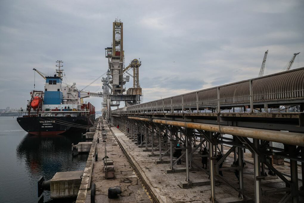 Bloomberg: усі три основні українські порти в Чорному морі відновили роботу