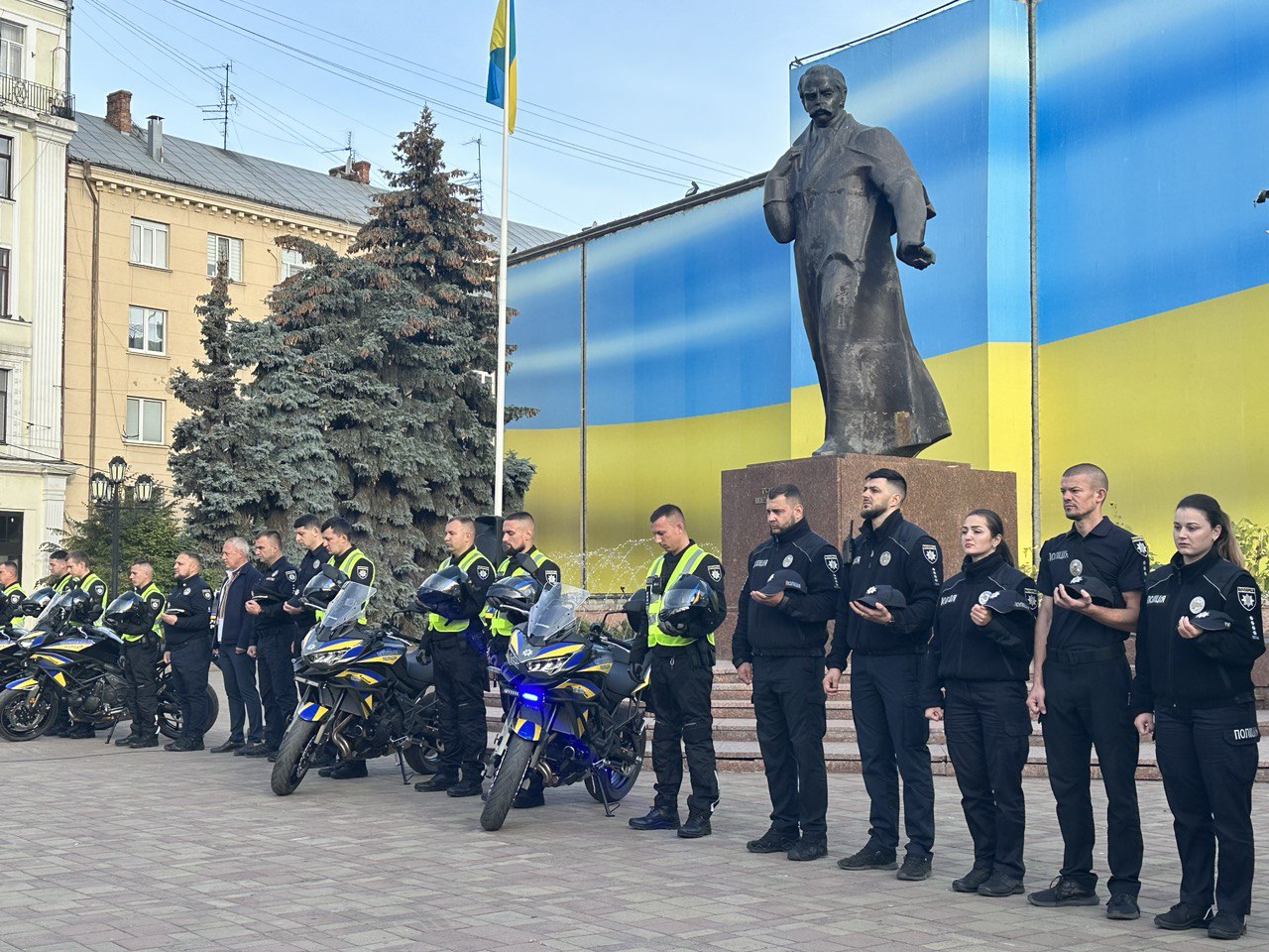 На Центральній площі відбулася презентація мотопатруля Чернівців