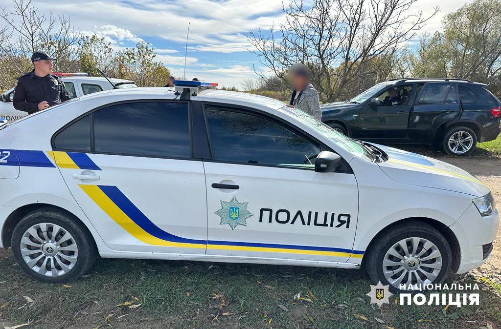 Поліцейські задокументували надання неправомірної вигоди співробітникам поліції у Чернівецькому районі