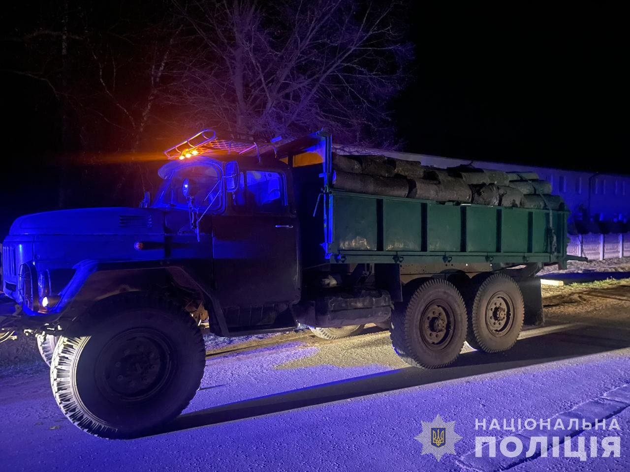 На Буковині поліцейські задокументували незаконне перевезення лісодеревини