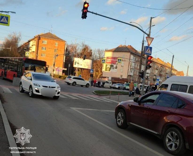 У Чернівцях на вулиці Небесної Сотні трапилась ДТП: є незначне ускладнення у русі