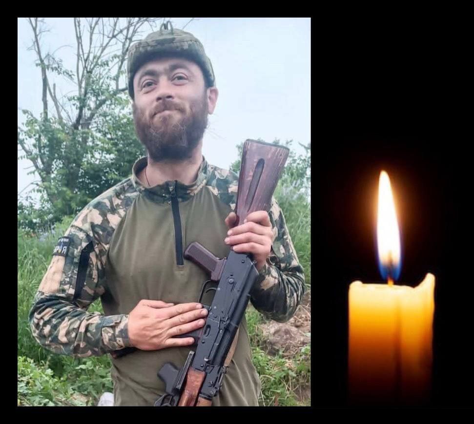 На Буковині прощаютьс яз Героєм, який загинув боронячи незалежність України