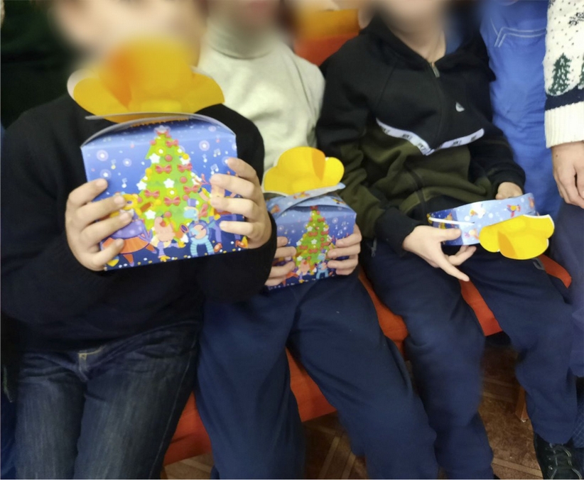 Буковинські дітлахи отримали подарунки від проєкту «Труха Допомагає»