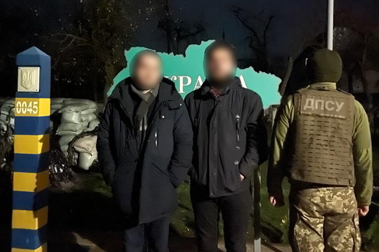 До кордону на таксі: на Буковині затримано чергових порушників кордону
