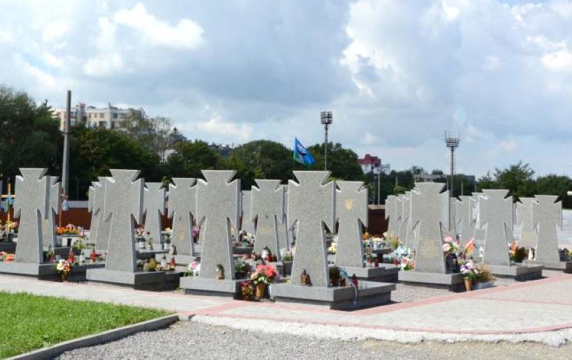 Рада перенесла побудову Національного меморіального кладовища з Биківні до Гатного