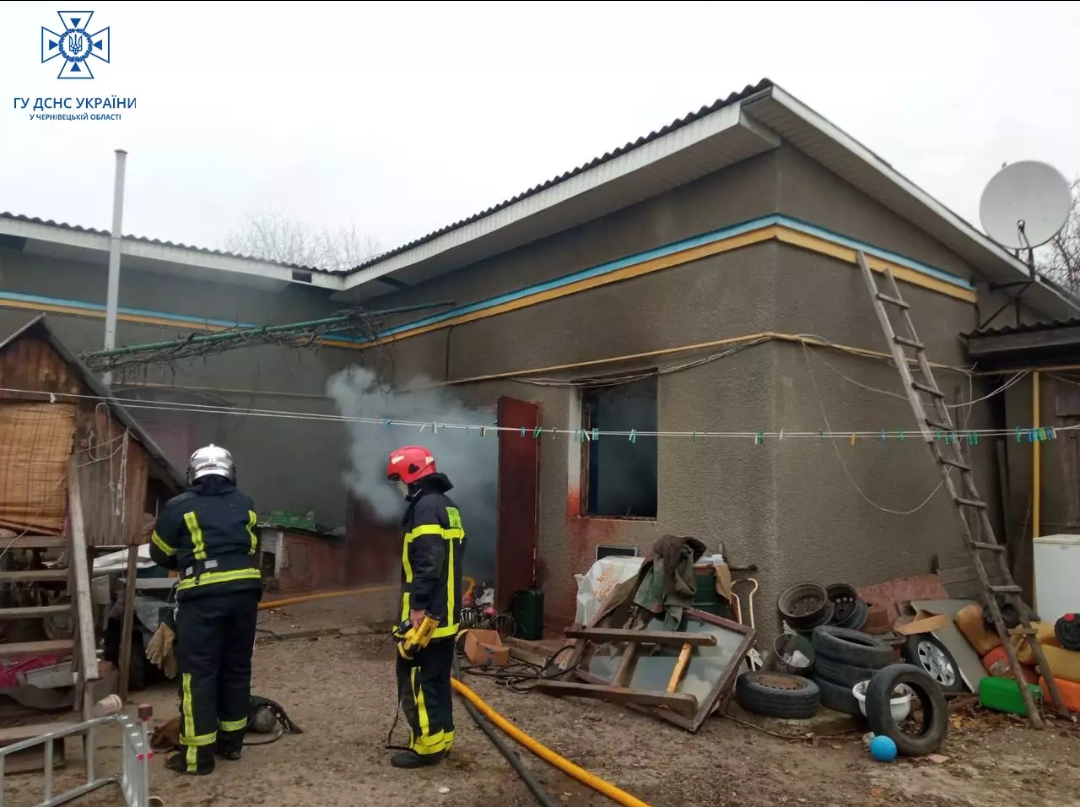 У Чернівцях вогнеборці врятували п’ятьох осіб під час пожежі
