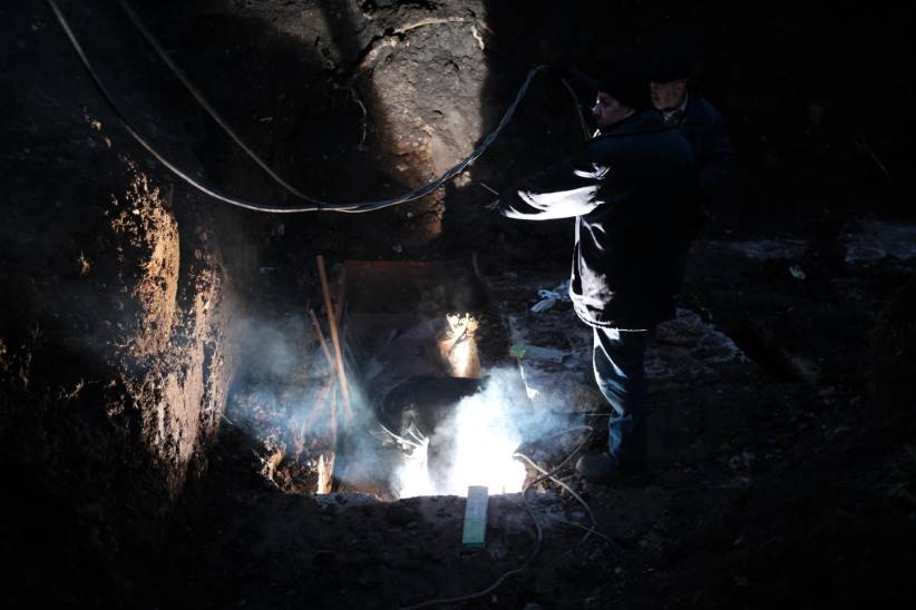 У Чернівцях триває ліквідація підземного витоку