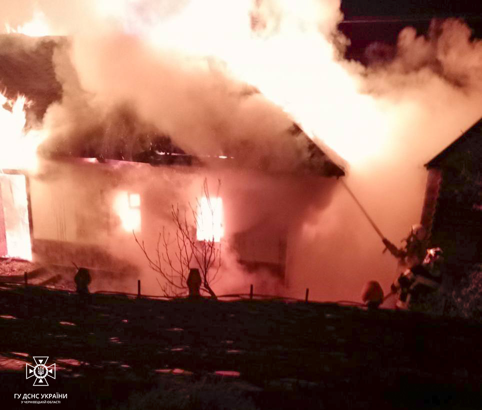 Горіли житлові будинки: на Буковині виникли 6 пожеж