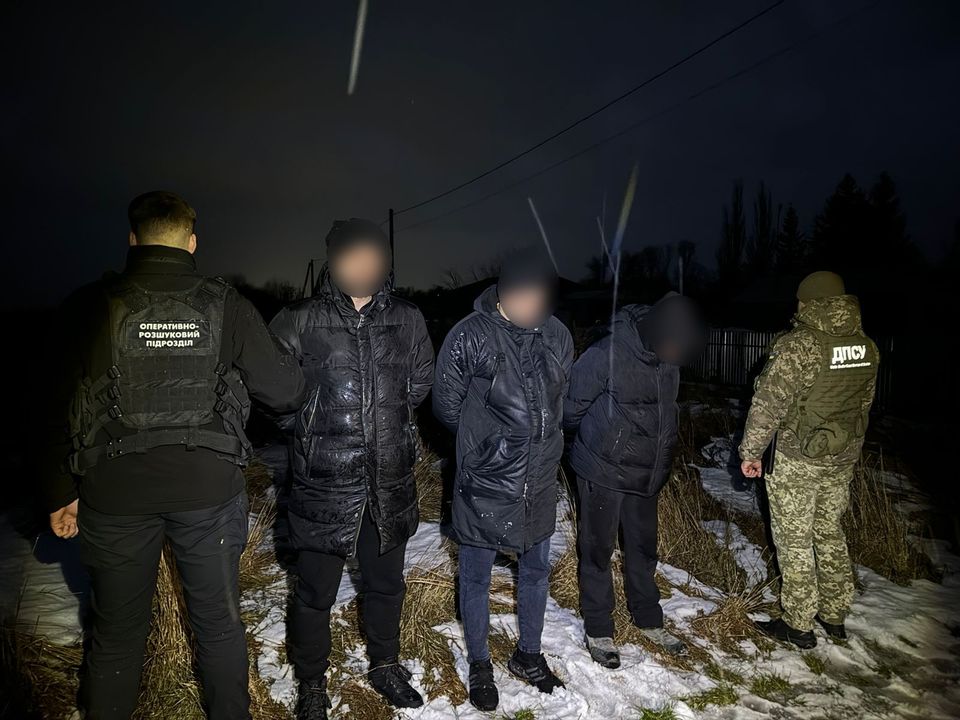 Прикордонники Буковини затримали трьох порушників кордону, які заплатили за перетин 6 тисяч євро