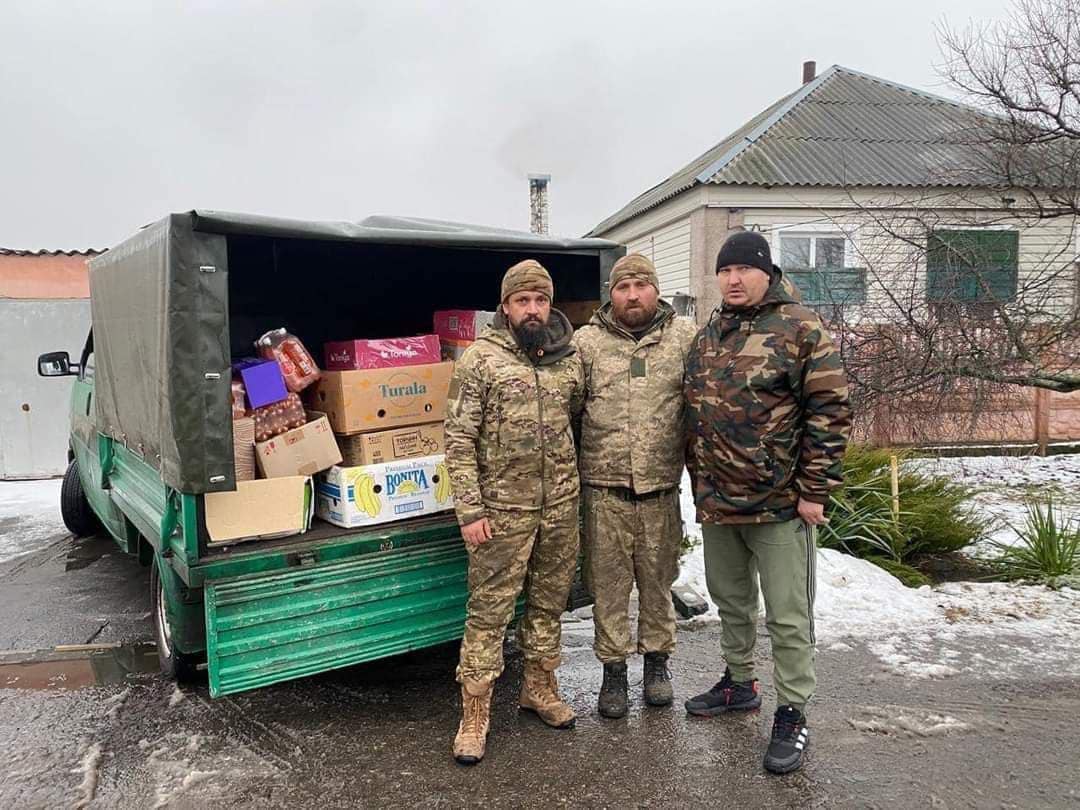 Волонтери з села Динівці, що в Новоселицькій громаді, доправили чергову допомогу на фронт