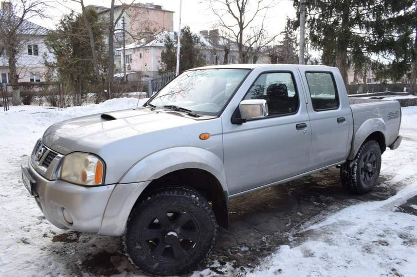 Сокирянська громада передала авто для ЗСУ