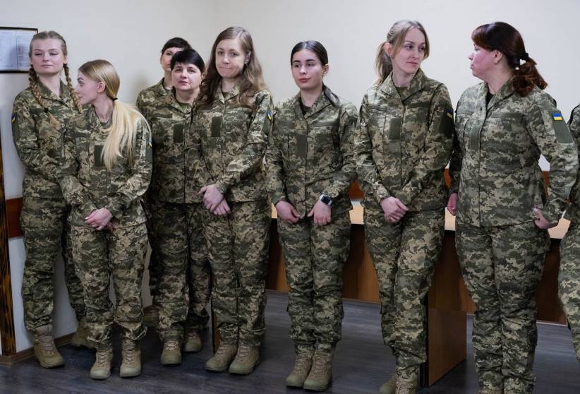 Військовослужбовиці ЗСУ вперше отримали жіночу військову форму