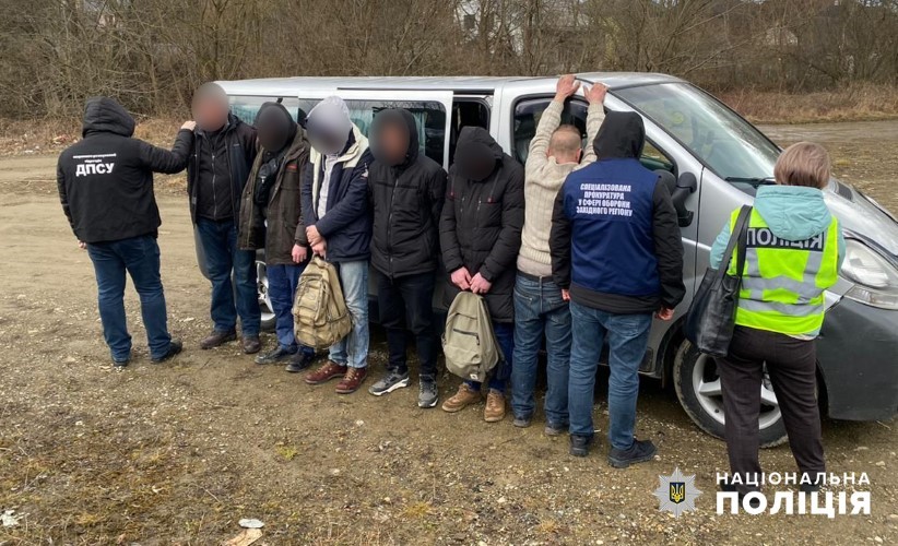 На Буковині поліціянти перекрили канал незаконного трансферу чоловіків через кордон