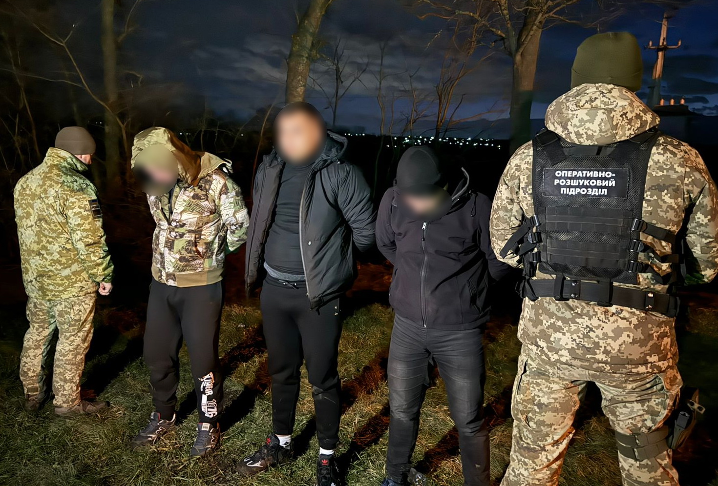 По 5 тисяч євро за перехід кордону: прикордонники затримали 3 чоловіків, що прямували до Румунії