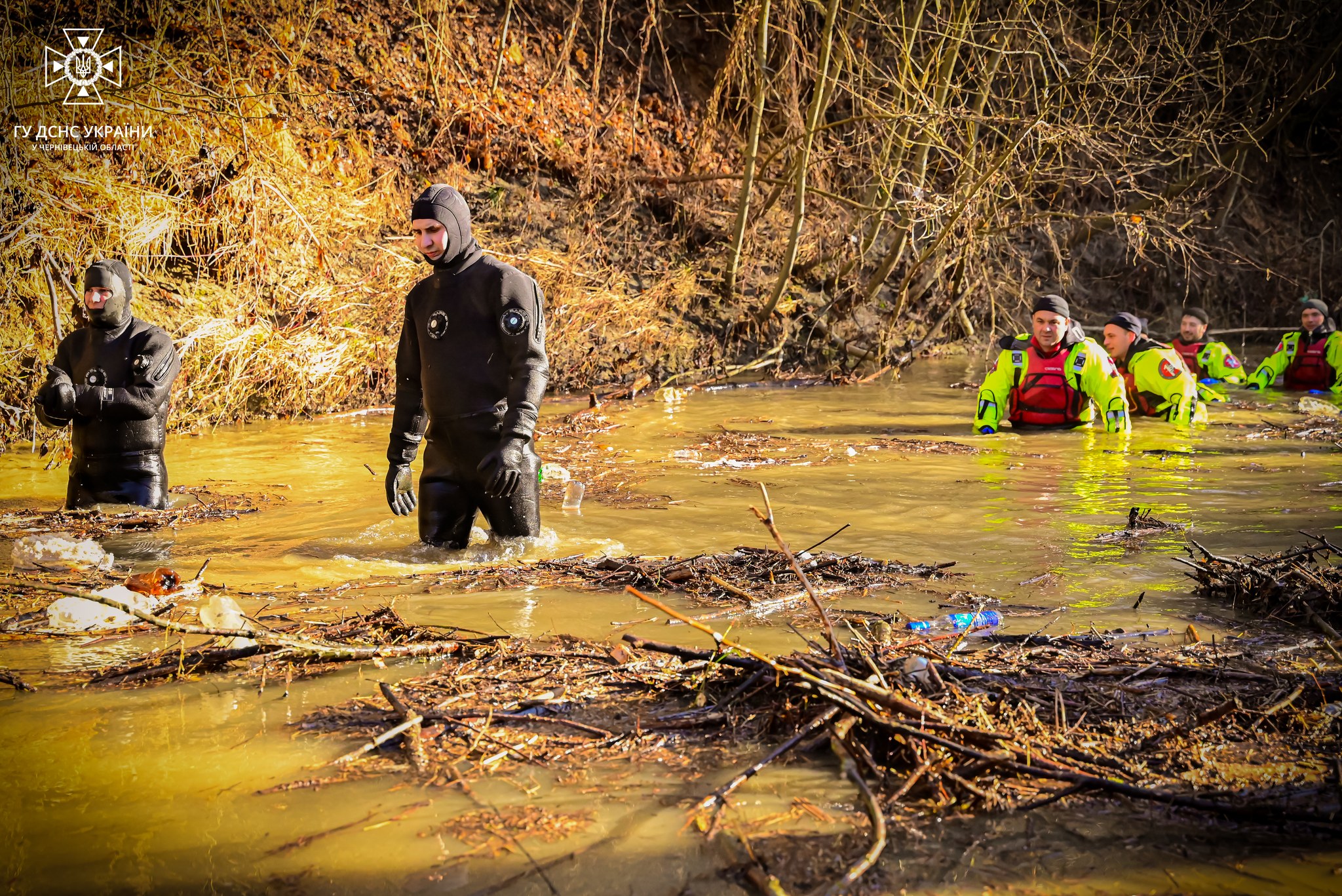 На Буковині знайшли тіло восьмирічної дівчинки, яка впала в річку