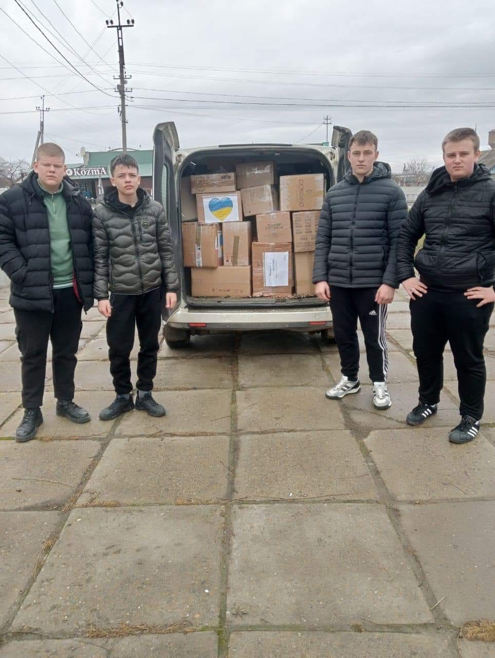 Волонтери з Буковини відправили гумдопомогу на Схід