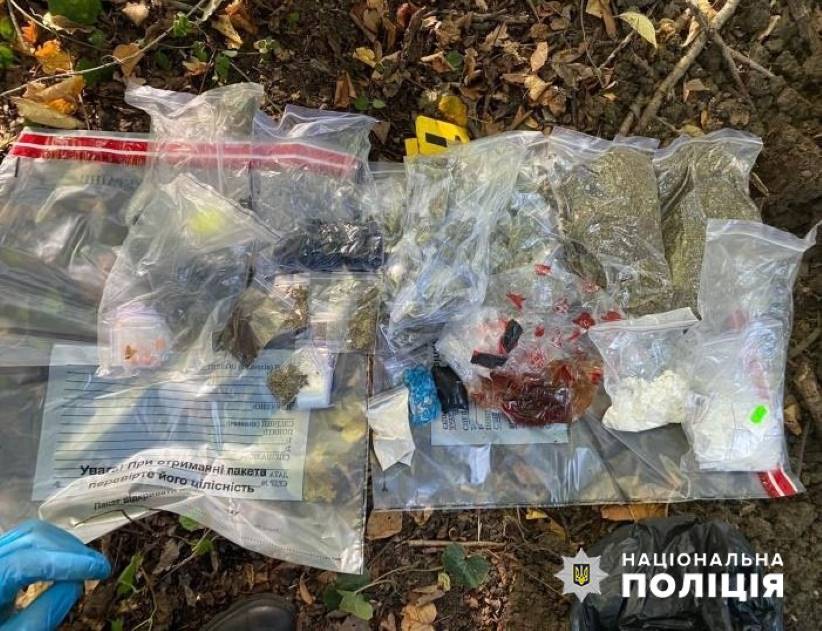 У Чернівецькій області поліціянти перекрили канал розповсюдження наркотиків