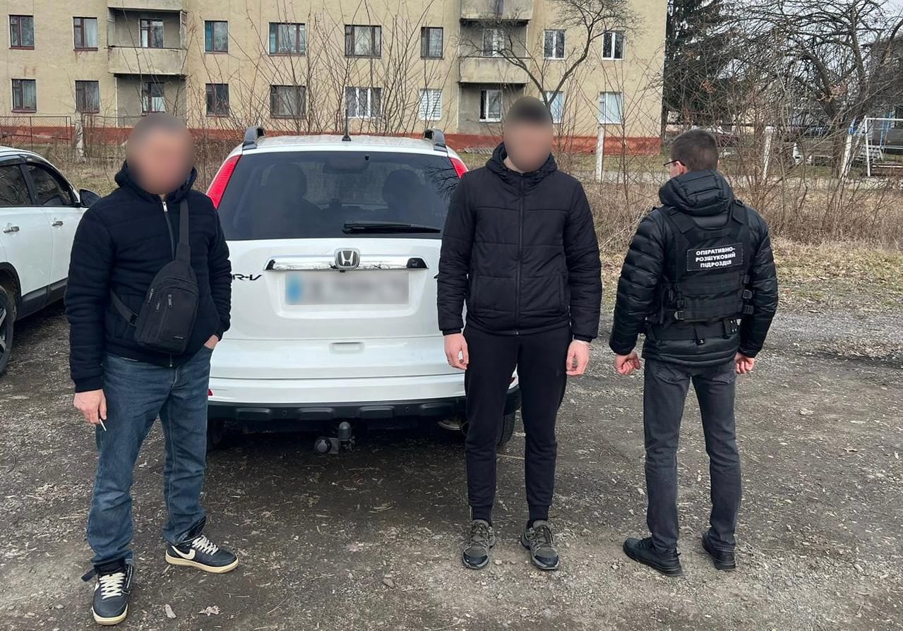 На Буковині прикордонники затримали двох українців, що прямували до Румунії