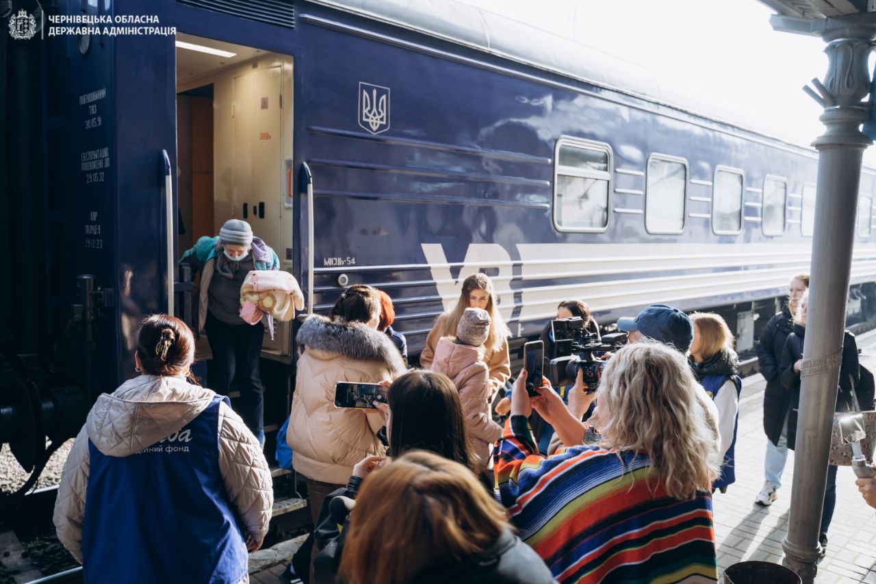 На Буковину прибув евакуаційний потяг із Сумщини