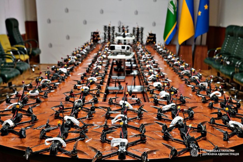Військовим зі 107 бригади ТрО передали 100 FPV-дронів