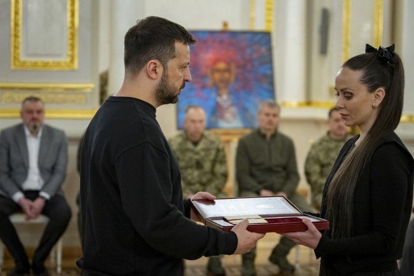 Президент України вручив орден «Золота зірка» родині загиблого військового з Буковини