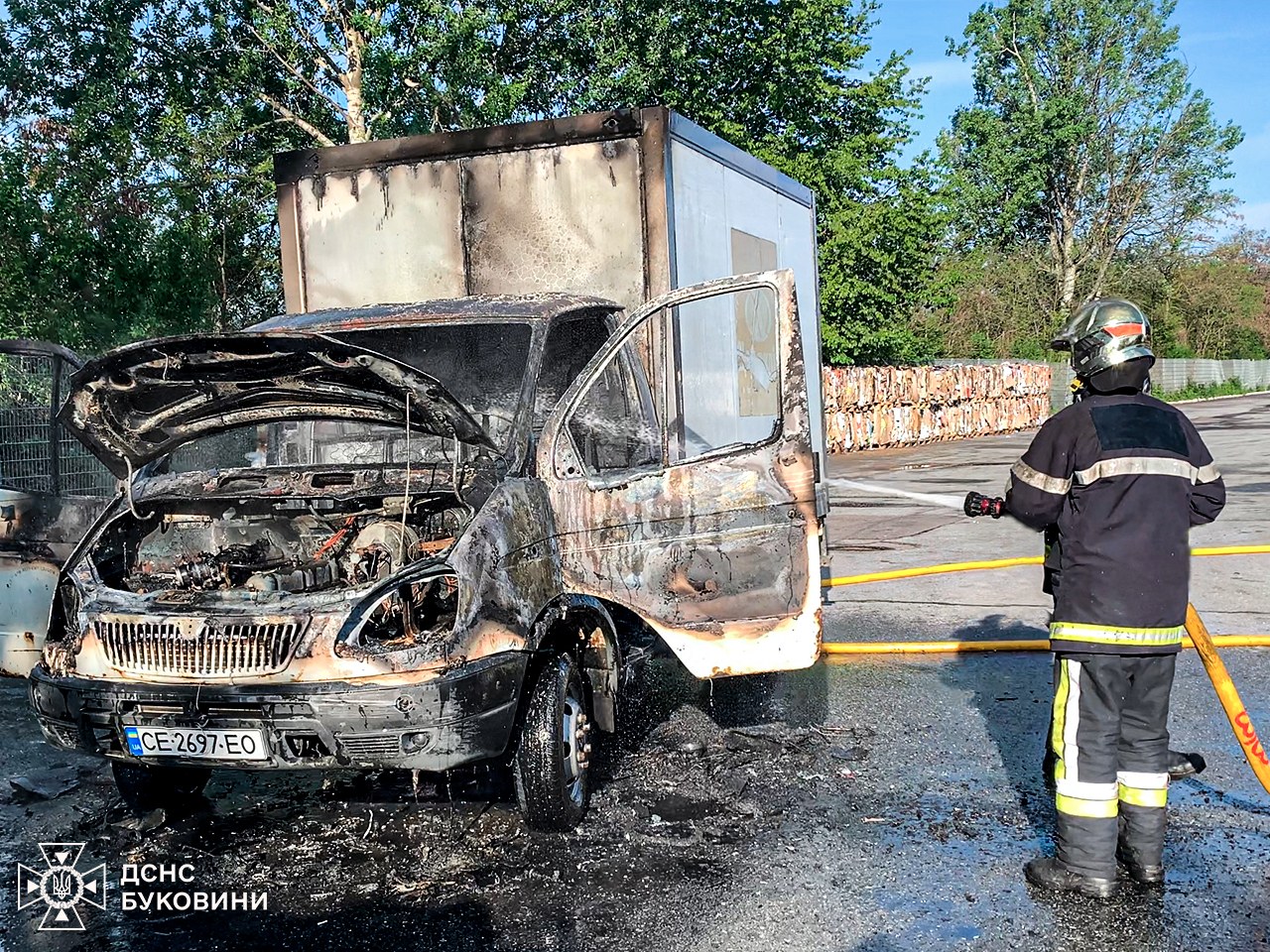 За минулу добу на Буковині рятувальники двічі виїжджали на ліквідацію пожеж в автомобілях