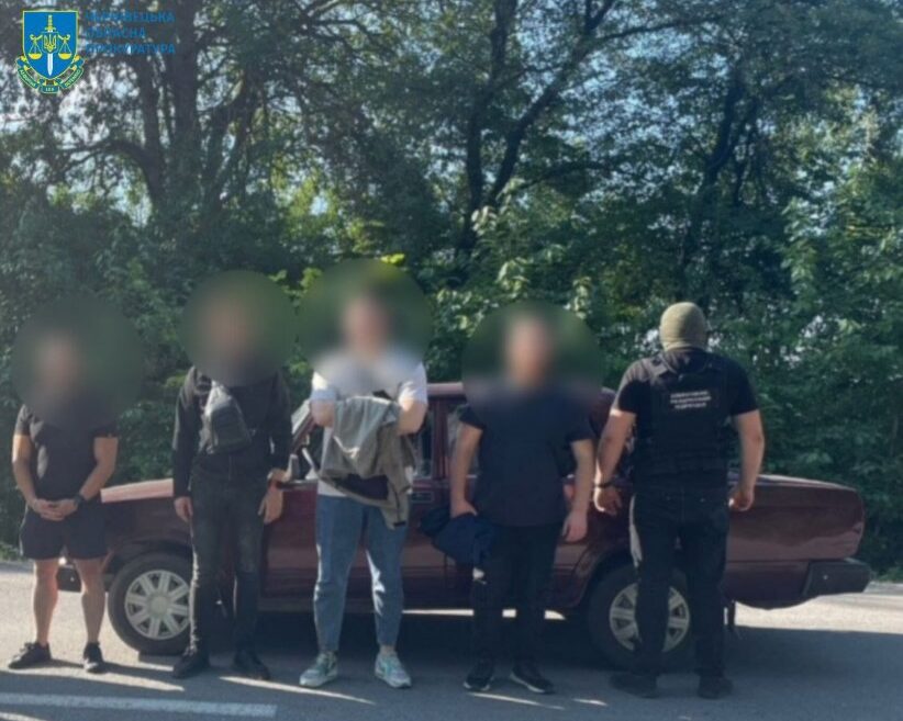 Жителю Хмельниччини повідомлено про підозру за організацію незаконного переправлення осіб через державний кордон України