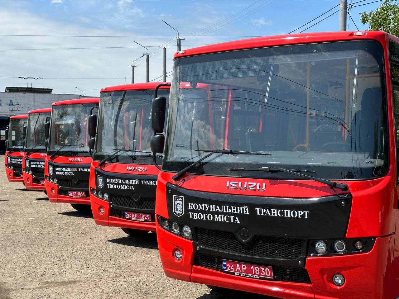 Чернівці отримали п’ять нових автобусів
