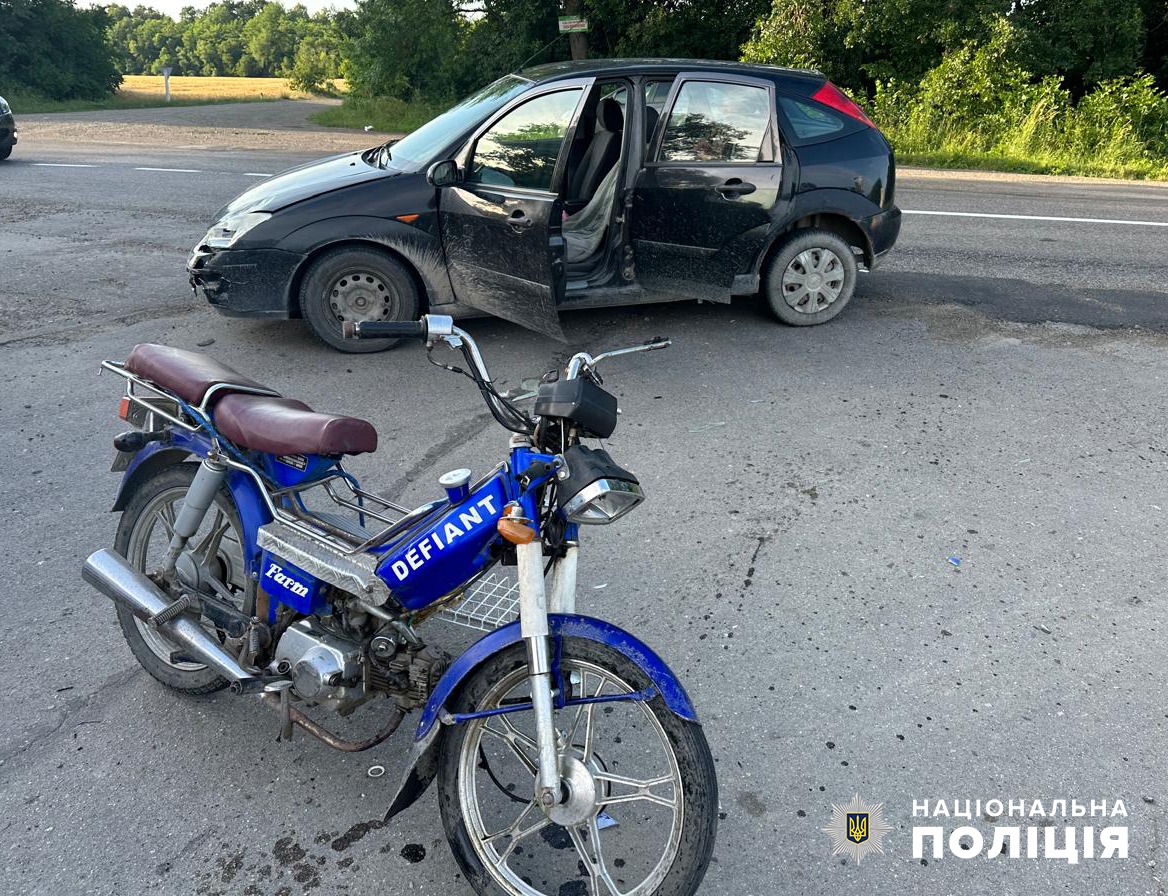 У селі Зелений Гай сталася ДТП, в якій травмувався водій мопеда