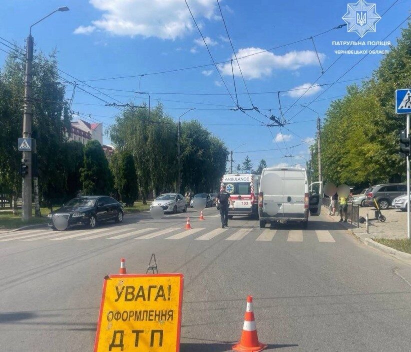 У Чернівцях на перехресті вулиць Скальда та Героїв Майдану трапилась ДТП: є ускладнення у русі