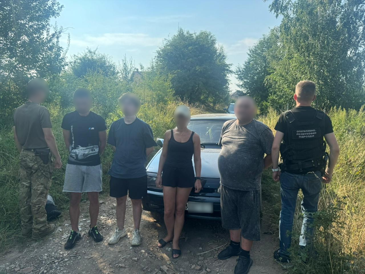 Буковинські прикордонники затримали групу осіб, що намагалися незаконно потрапити до Румунії