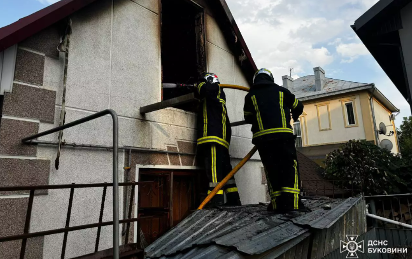 У Чернівецькій області рятувальники ліквідували вісім пожеж