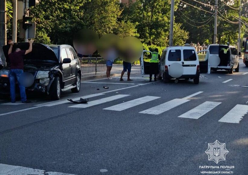 У Чернівцях на вулиці Хотинській трапилась ДТП: є ускладнення у русі