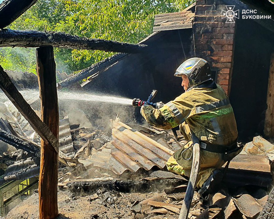 За минулу добу на Буковині рятувальники ліквідували 4 пожежі