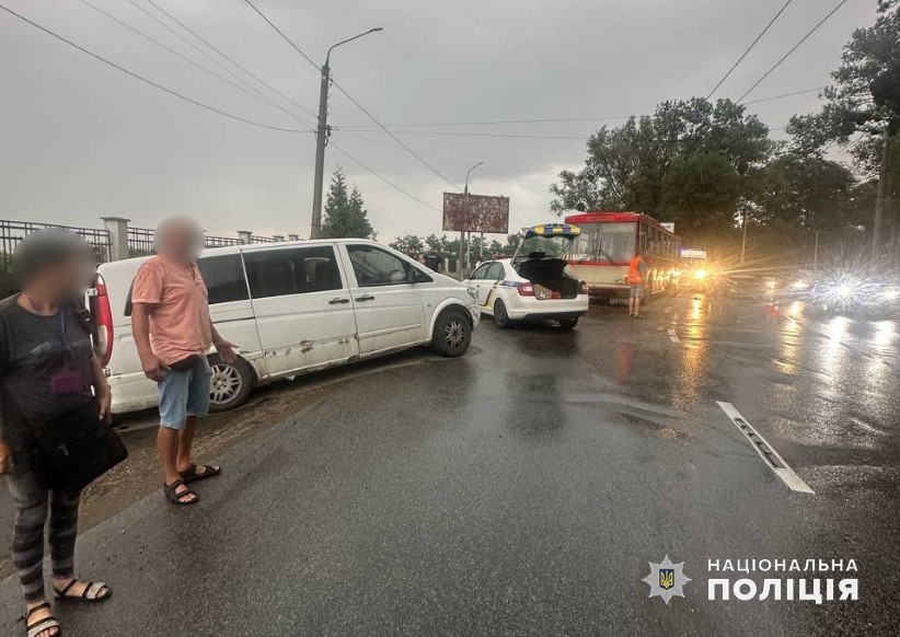 У Чернівцях поліціянти розслідують обставини ДТП з потерпілим