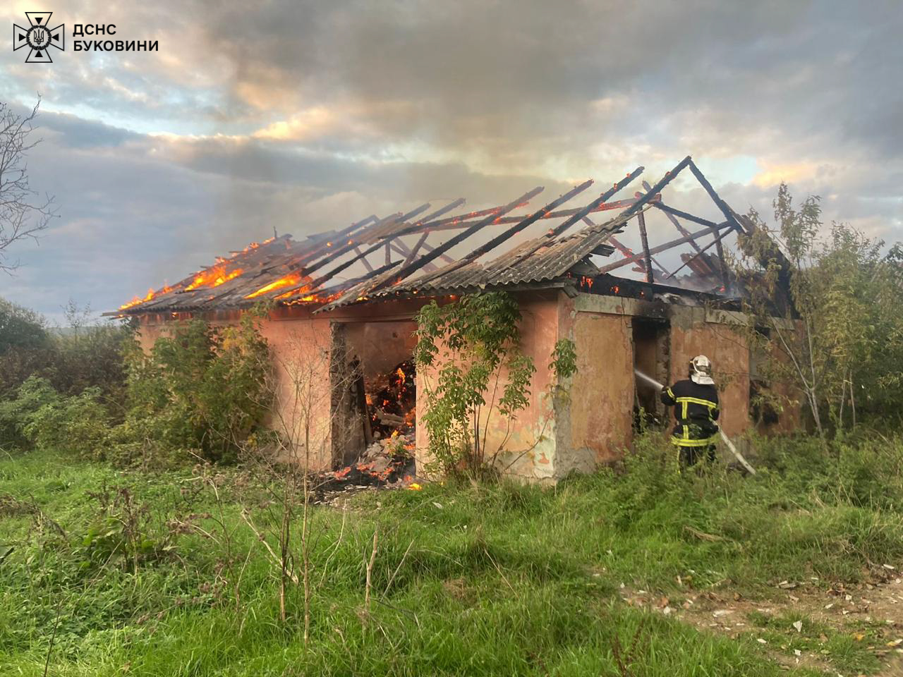 За минулу добу на Буковині рятувальники ліквідували 2 пожежі