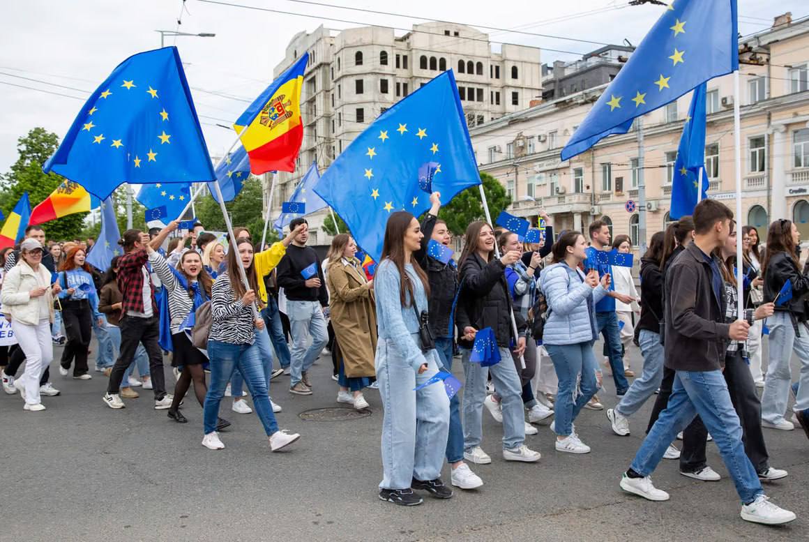 У Молдові проходять вибори президента та референдум про євроінтеграцію