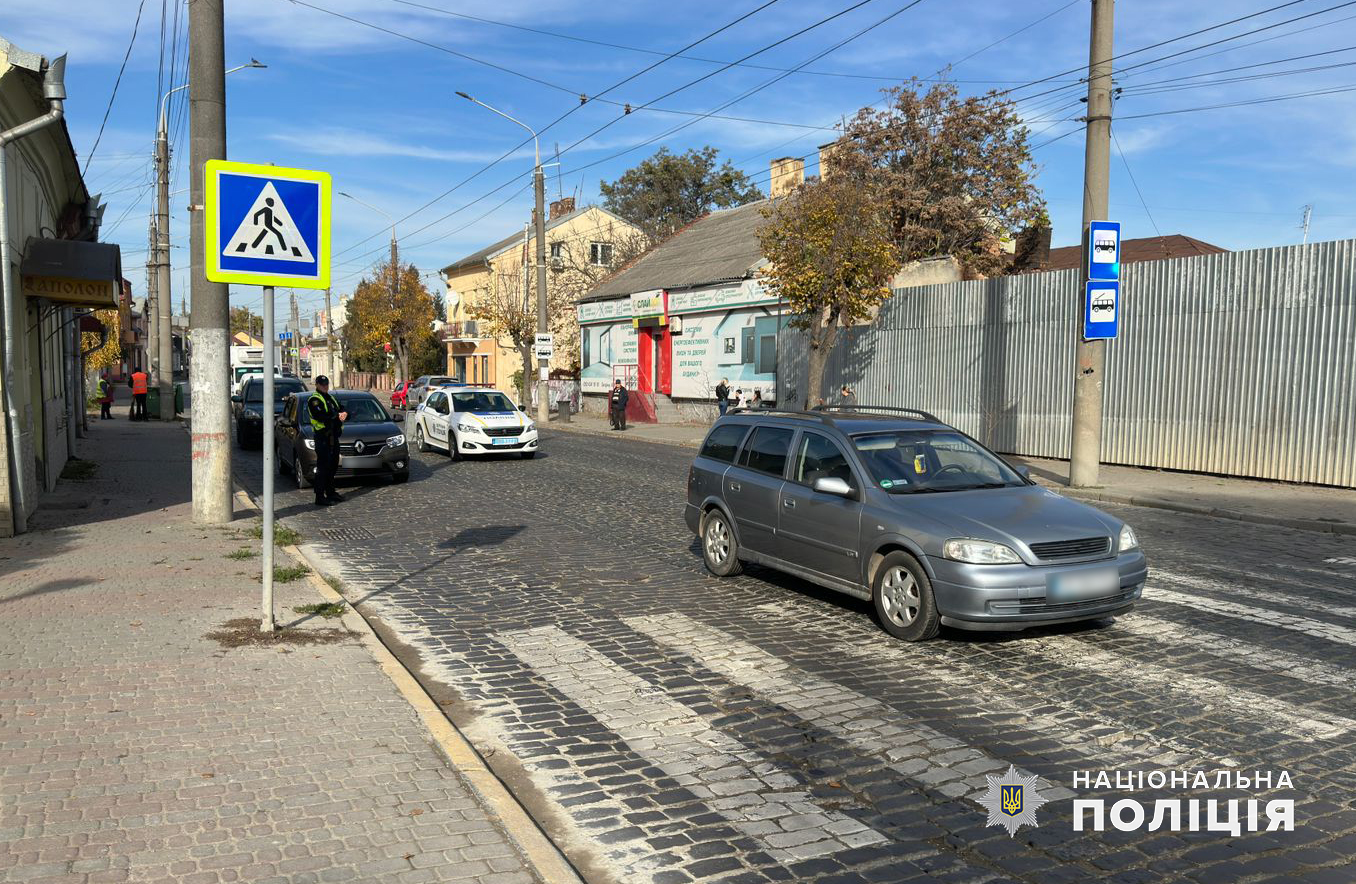 Поліцейські розслідують обставини двох ДТП, які трапилися упродовж минулої доби на Буковині