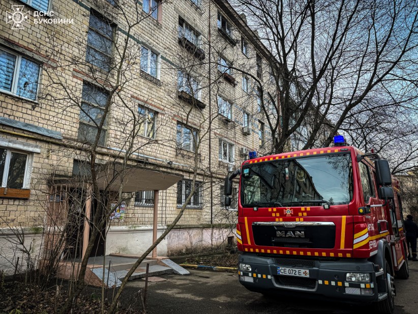 У Чернівцях врятовано людину під час пожежі