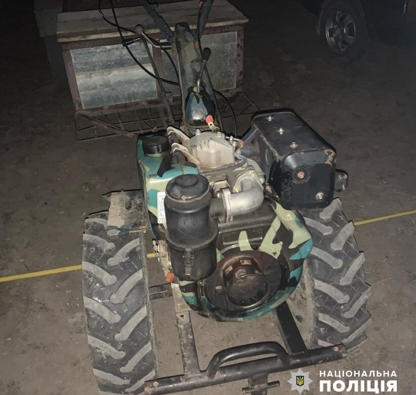 У Білоусівці поліцейські задокументували ДТП, в якій травмувався водій мотоблоку