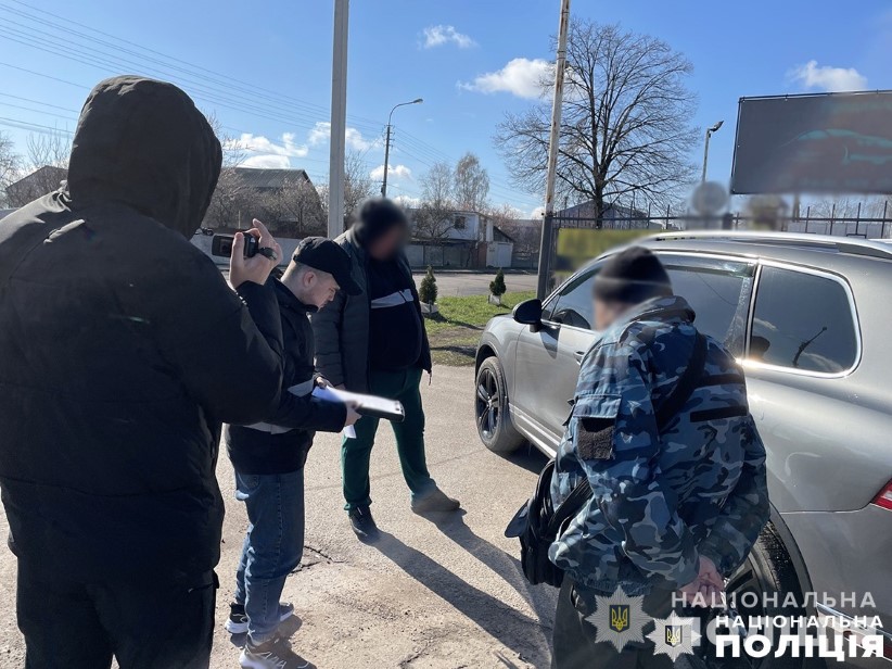 200 обшуків по всій країні: правоохоронці викрили 11 схем незаконного перетину кордону