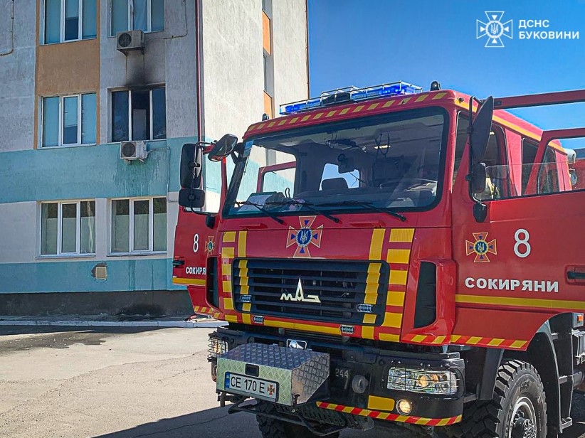 У Сокирянах вогнеборці ліквідували пожежу на території центральної лікарні
